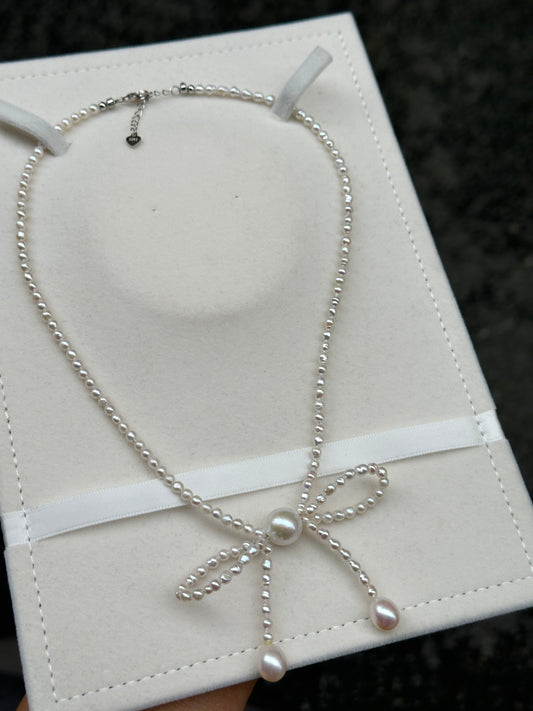 Handmade elegant bow pearl necklace