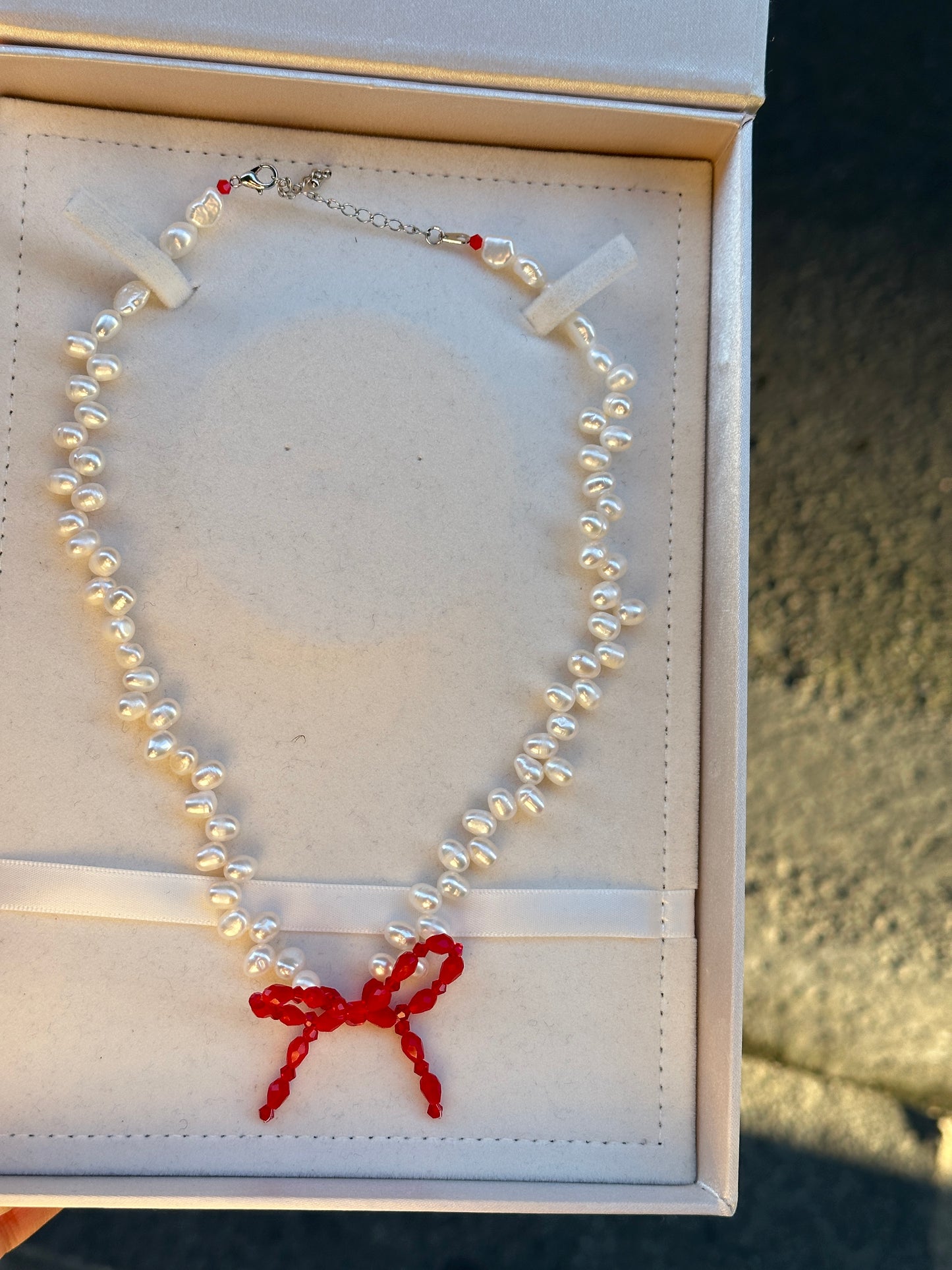 Aurora Non-Nuleated bow tie Pearl Necklace